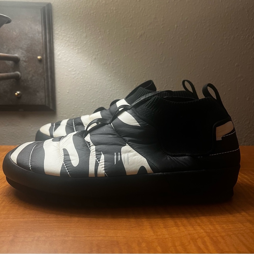 Holden Outerwear Black/White Camo Puffy Slip Ons w Primaloft Insulation Size L
